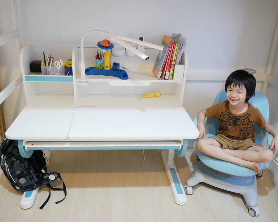 [親子] 最適合小學生的成長書桌椅-成長天地電動升降兒童成長書桌